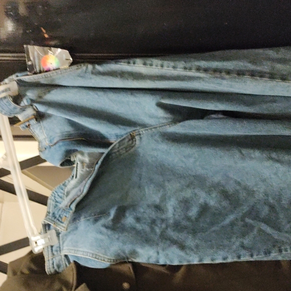 Clothes - Picture 3 of 11